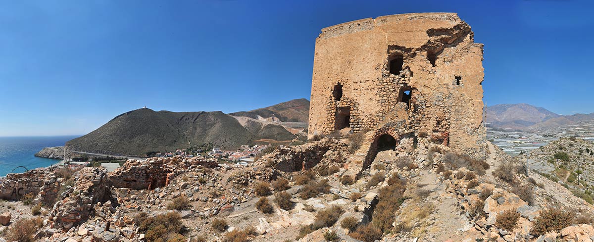 Castillo de Castell de Ferro. Sobre picachos, acantilados e islas desaparecidas, seis fortalezas defendieron la costa de Granada, una ruta de este a oeste, desde Castillo de Huarea a La Rábita, Castillo de Baños, Castell de Ferro, Salobreña y Almuñécar