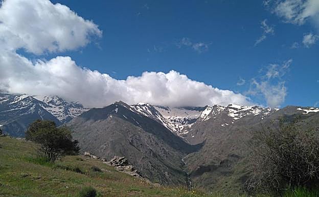 Ruta senderista en Granada: el Skyline de Sierra Nevada