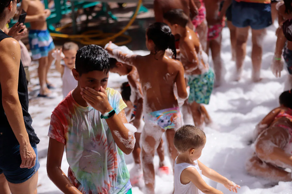 Diversión y agua para refrescar los festejos de la costa motrileña.