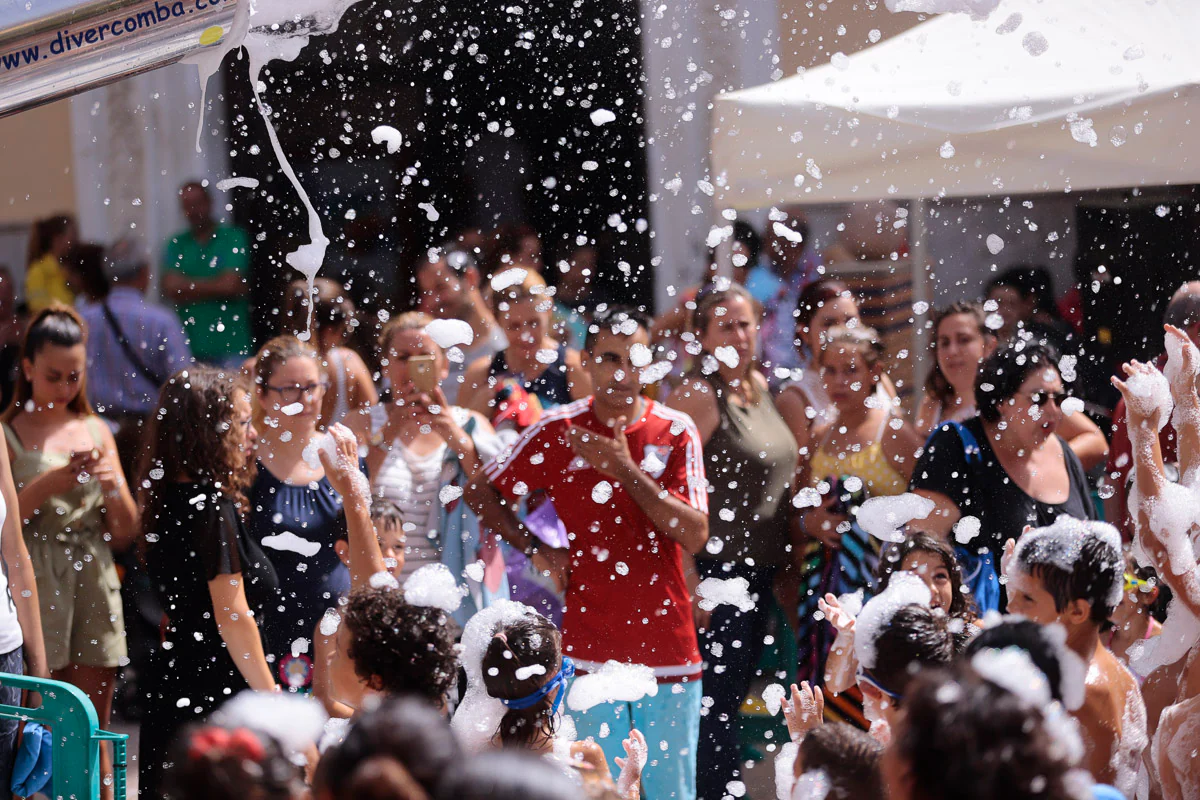 Diversión y agua para refrescar los festejos de la costa motrileña.