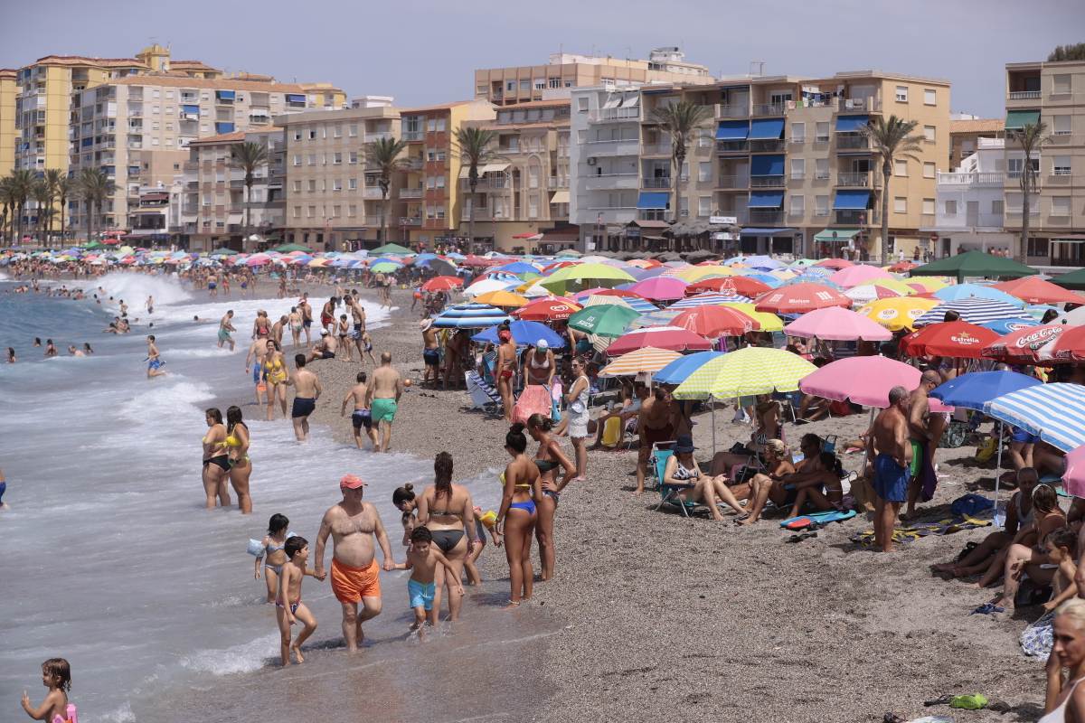 Fotos: Domingo de playa por todo lo alto en la Costa granadina