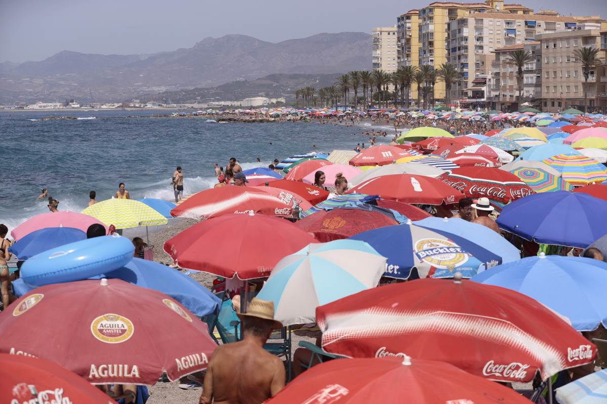 Fotos: Domingo de playa por todo lo alto en la Costa granadina