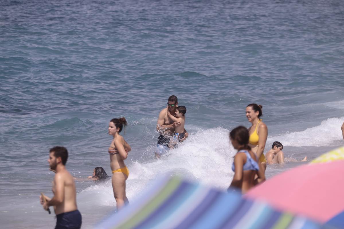 Fotos: Domingo de playa por todo lo alto en la Costa granadina