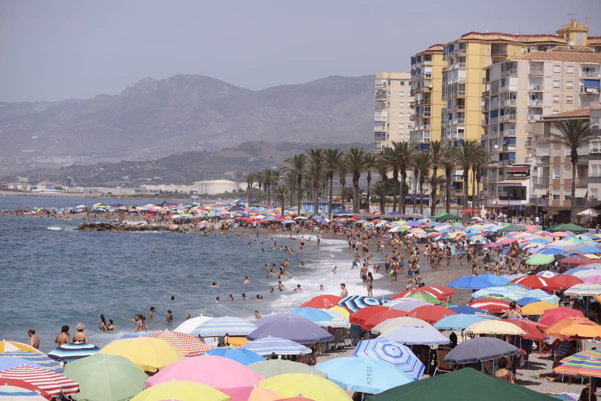 Fotos: Domingo de playa por todo lo alto en la Costa granadina
