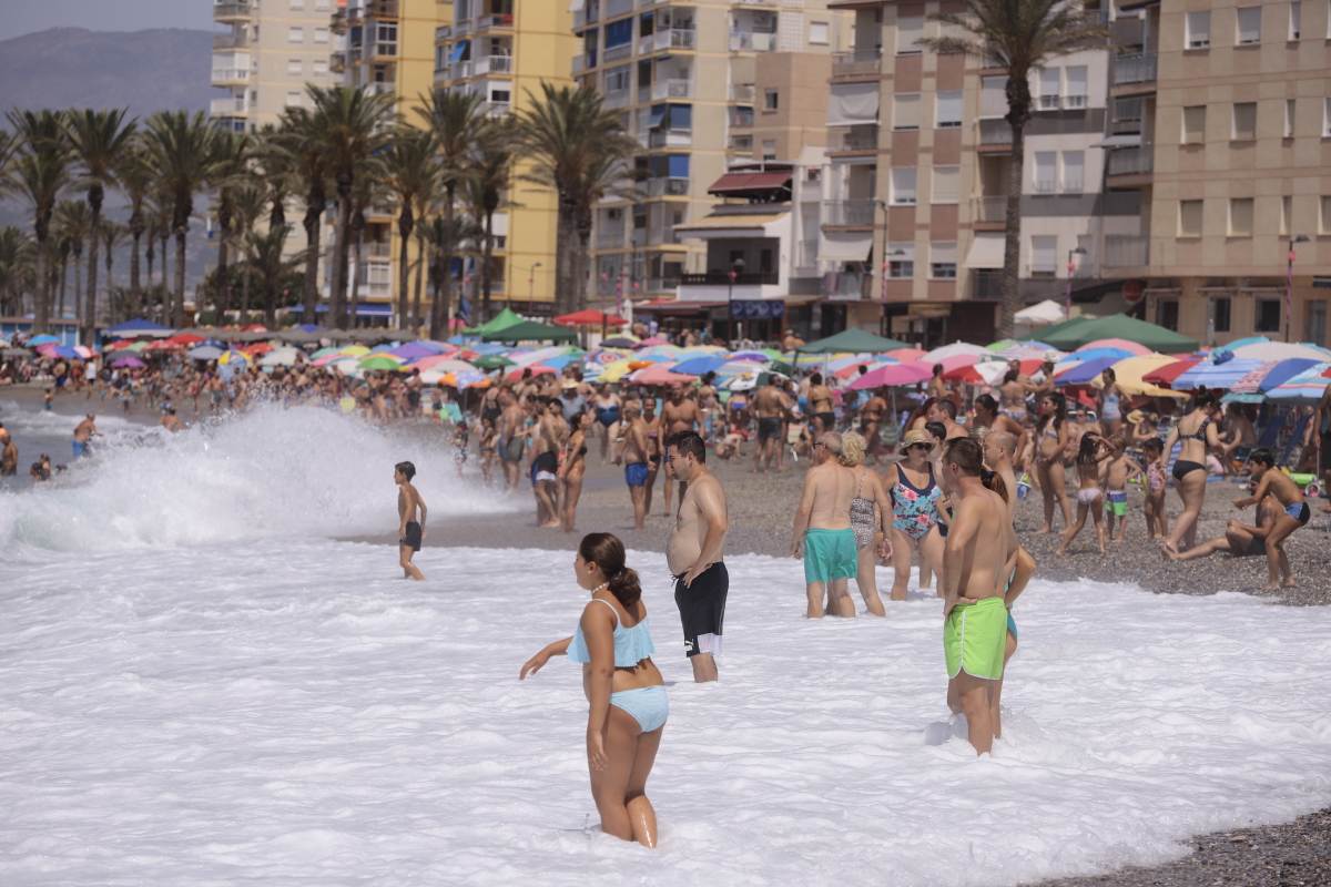 Fotos: Domingo de playa por todo lo alto en la Costa granadina