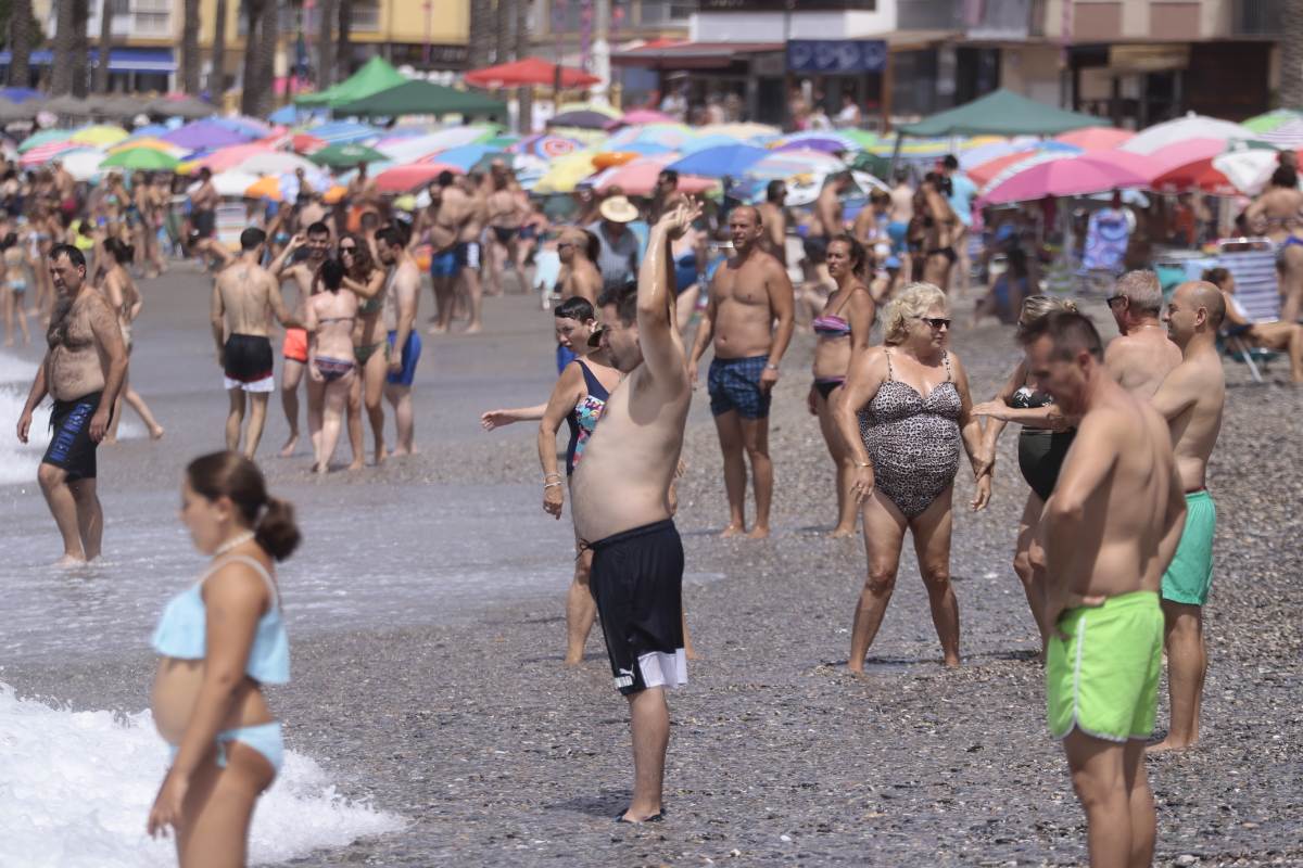 Fotos: Domingo de playa por todo lo alto en la Costa granadina