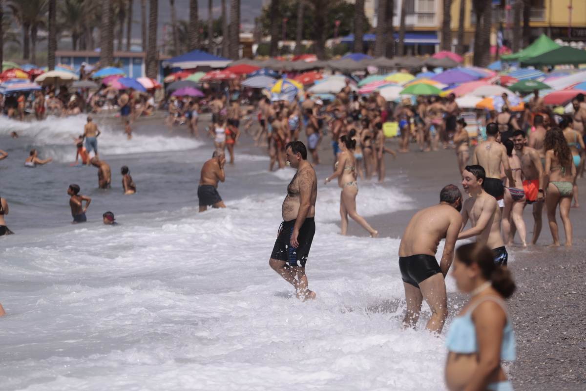 Fotos: Domingo de playa por todo lo alto en la Costa granadina