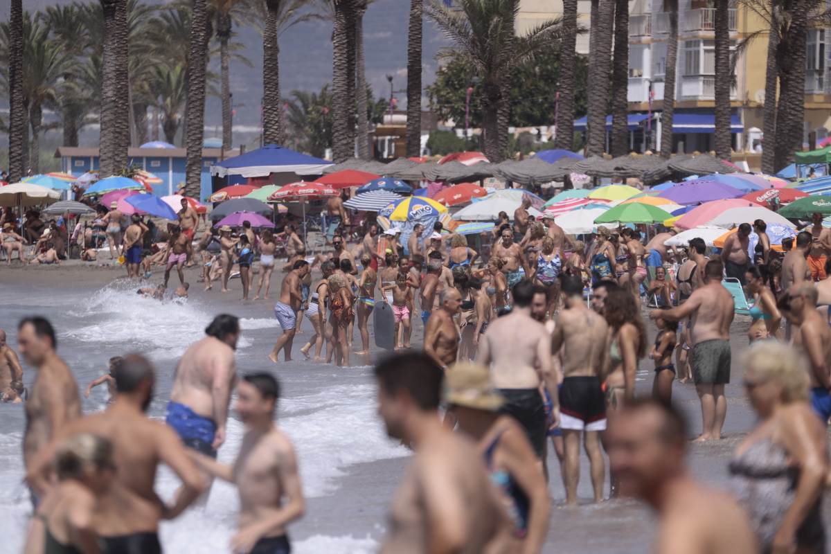 Fotos: Domingo de playa por todo lo alto en la Costa granadina