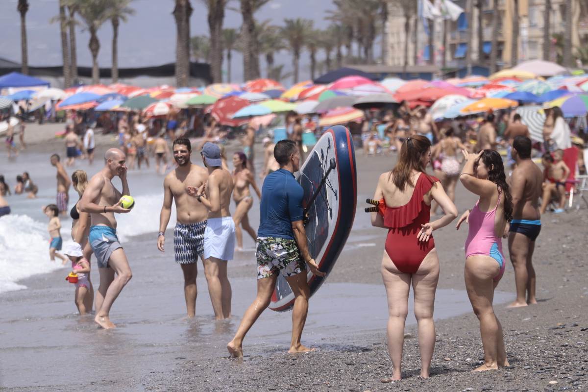 Fotos: Domingo de playa por todo lo alto en la Costa granadina