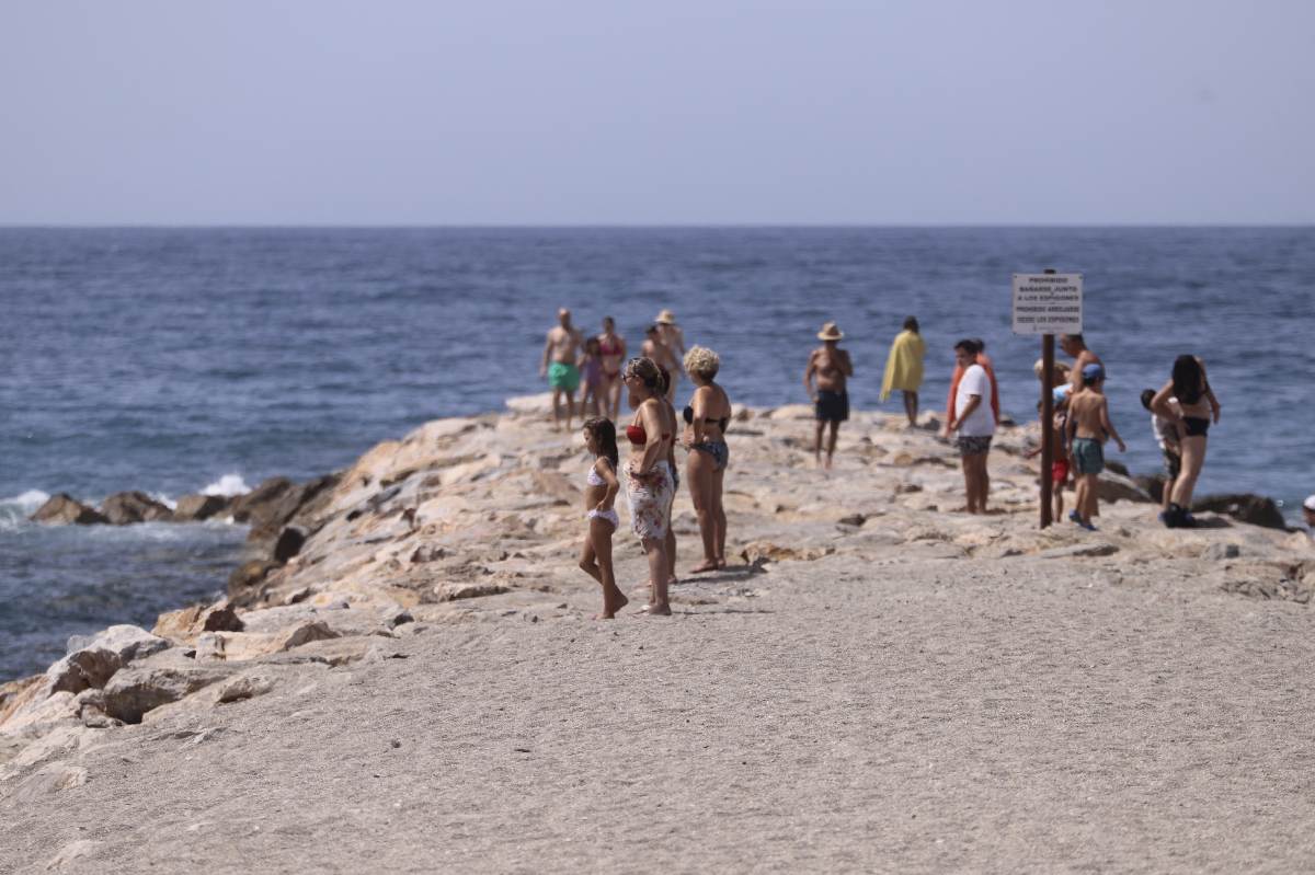 Fotos: Domingo de playa por todo lo alto en la Costa granadina