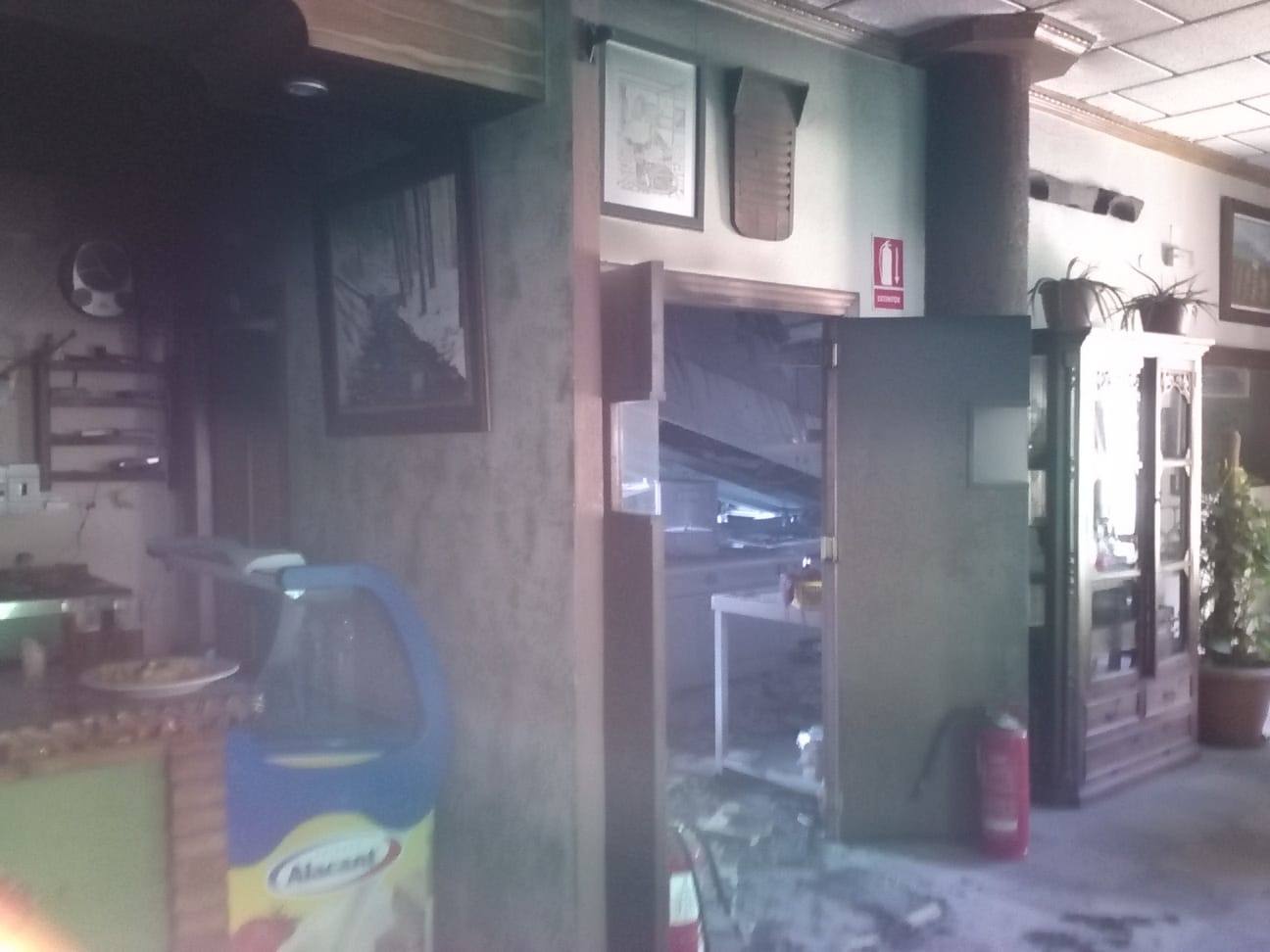 Interior del hotel tras el incendio. 