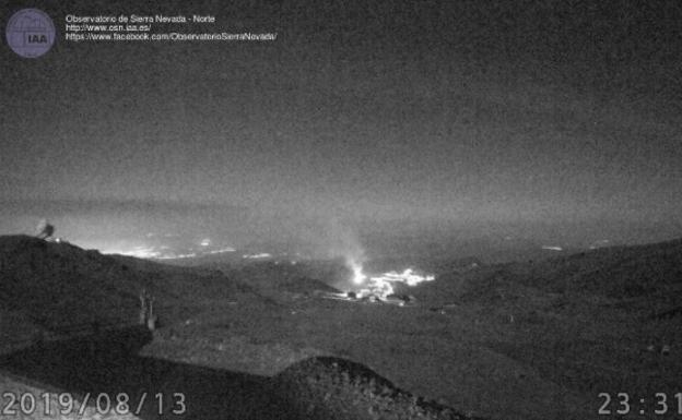 Imagen del incendio en Pradollanodesde el observatorio de Sierra Nevada.