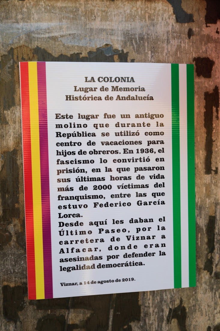 La Asociación granadina Verdad, Justicia y Reparación y el colectivo «Alfacar y Lorca, Romero y Luna» recuerdan este miércoles el 83 aniversario del asesinato de Federico García Lorca en un acto alternativo que pide proteger La Colonia y realizar «microcatas» para hallar los restos del autor de Yerma