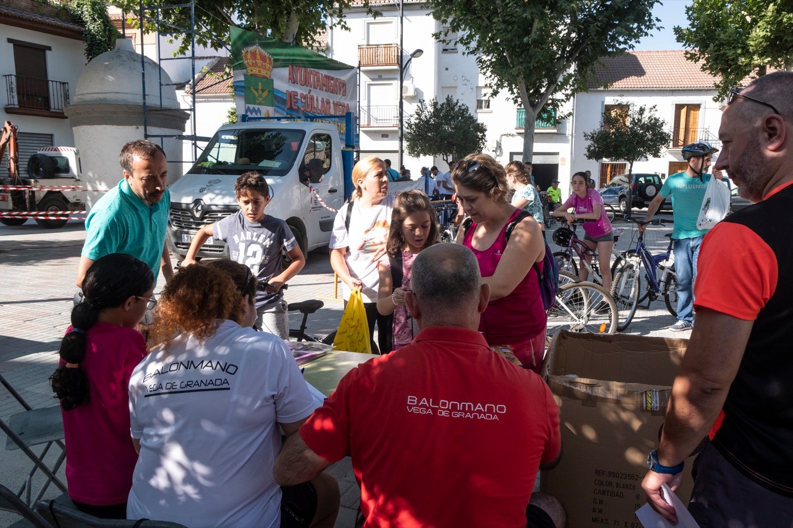 Decenas de personas de todas las edades participan en la XXVII edición del Día de la Bicicleta en Cúllar Vega