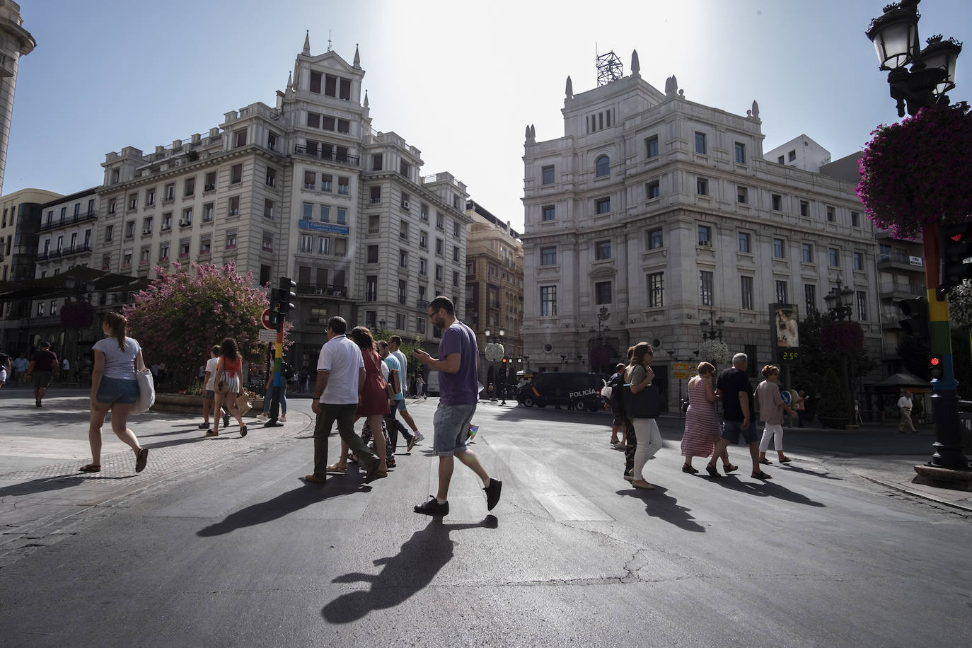 El cruce de Puerta Real presenta su señalización horizontal completamente desgastada.