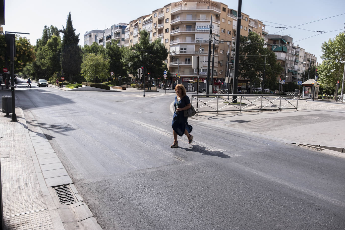 En la Avenida de la Constitución los pasos de peatones también están desaaprecidos.