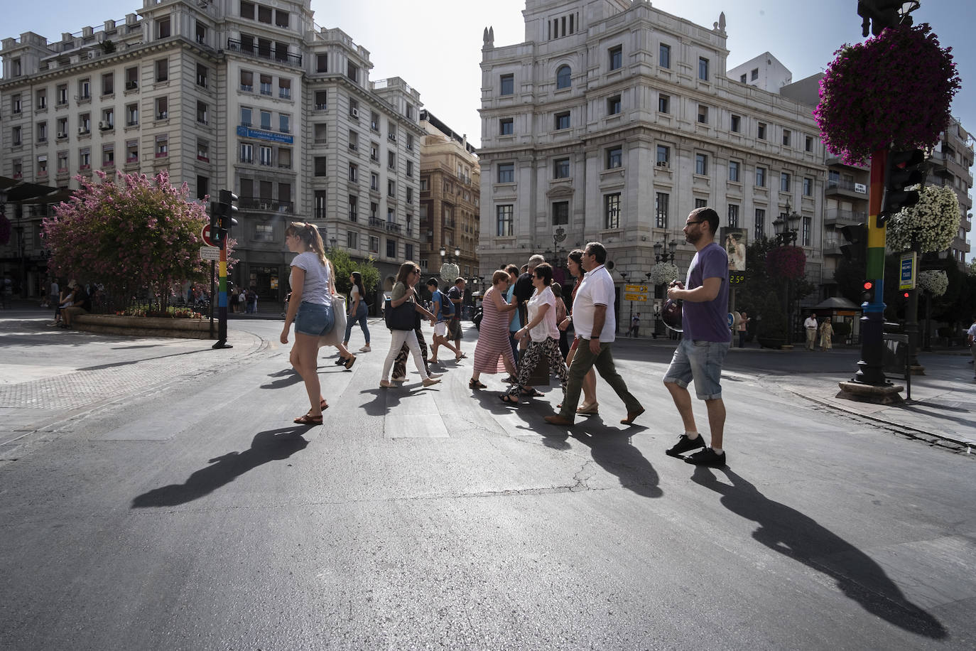 En este cruce de Recogidas, en Puerta Real, la pintura está desapareciendo completamente.