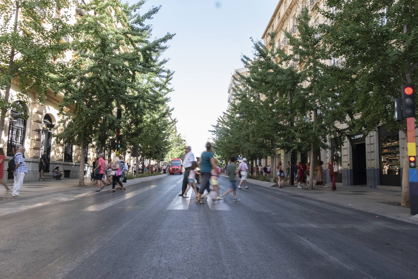 En este cruce en Gran Vía, la pintura presenta falta de mantenimiento.