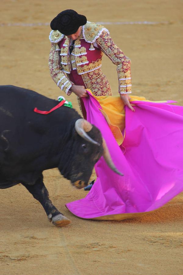 Fotos: La tarde de toros del lunes de Feria en Almería, foto a foto