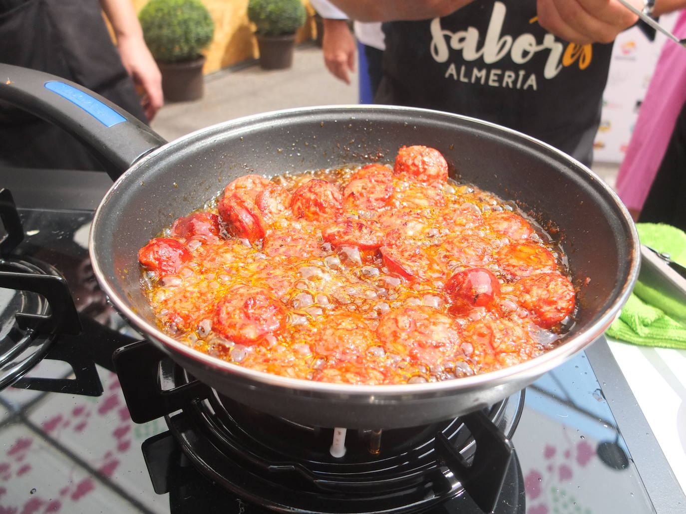 Migas de pan y pavías de Almería llenan el Paseo de la gastronomía