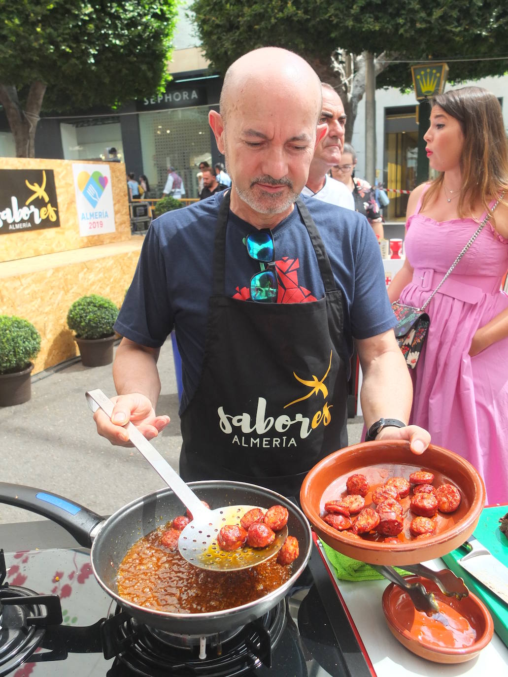 Migas de pan y pavías de Almería llenan el Paseo de la gastronomía