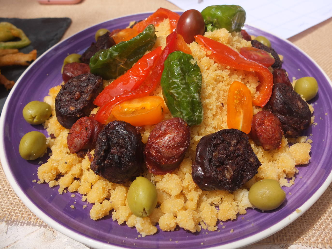 Migas de pan y pavías de Almería llenan el Paseo de la gastronomía