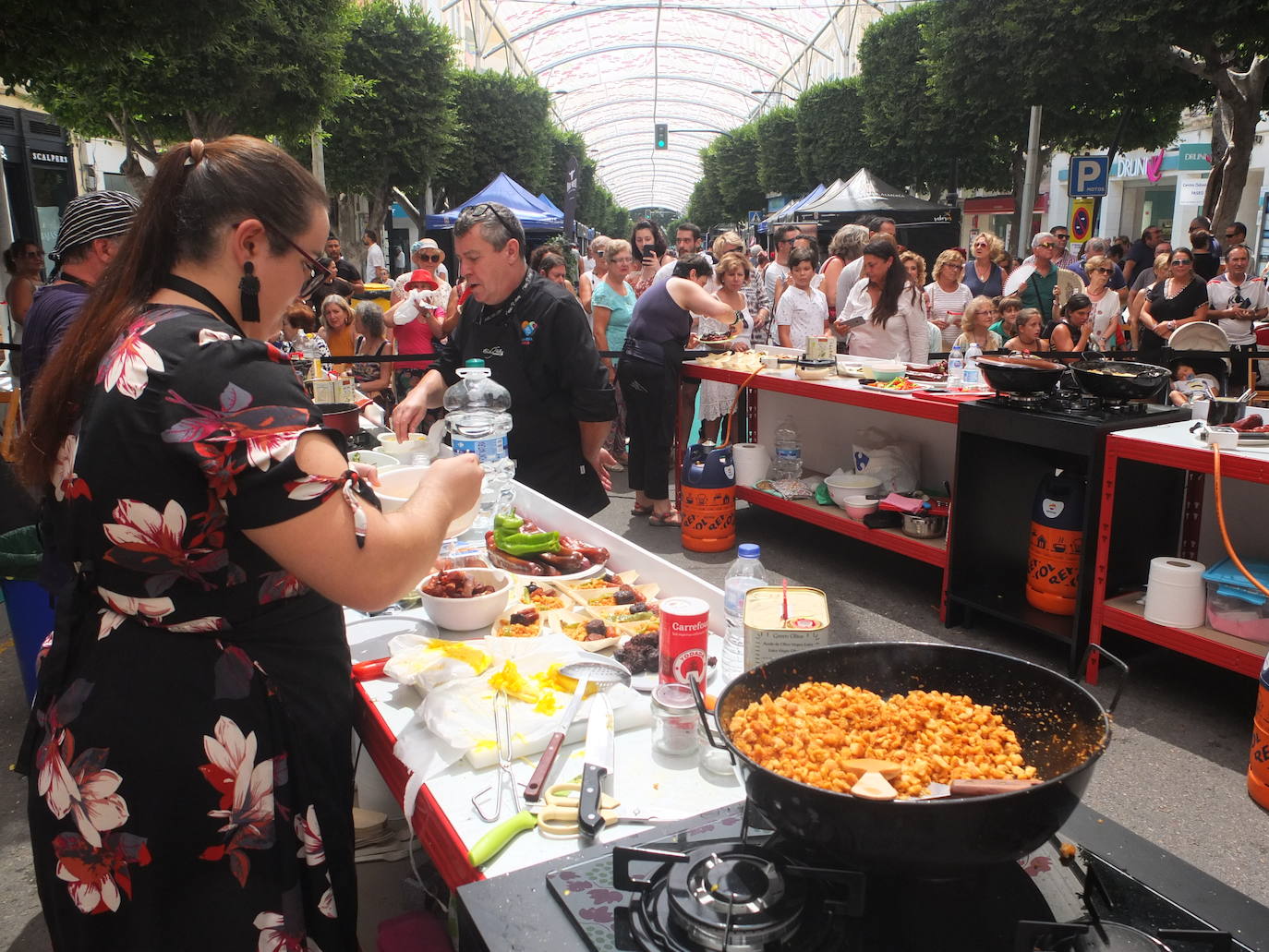 Migas de pan y pavías de Almería llenan el Paseo de la gastronomía