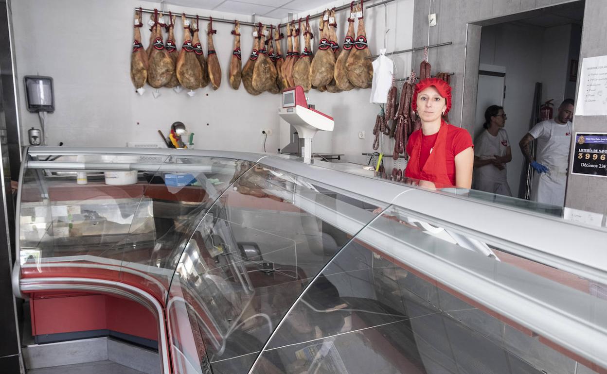 Los escaparates lucieron vacíos en la carnicería ante la falta de luz 