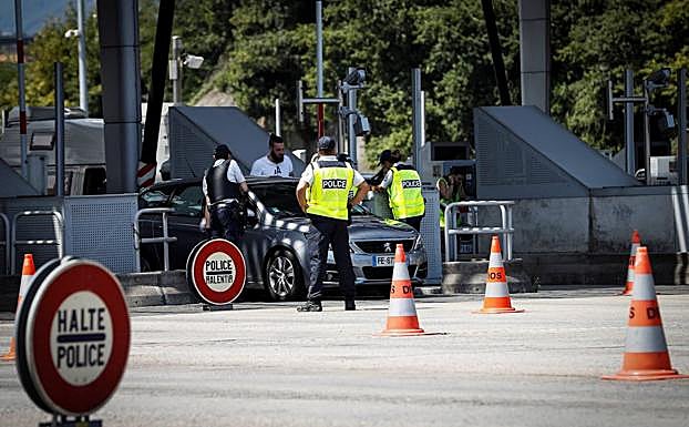 Cortes de tráfico por el G7 | Unos 100 camiones de Granada, obligados a desviar su ruta debido a la cumbre de Biarritz