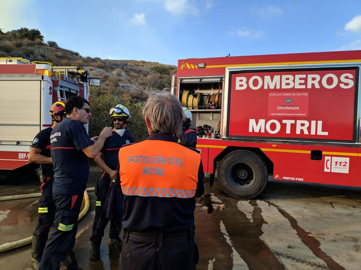 La aparatosa columna de humo impidió la visibilidad de los conductores en la carretera