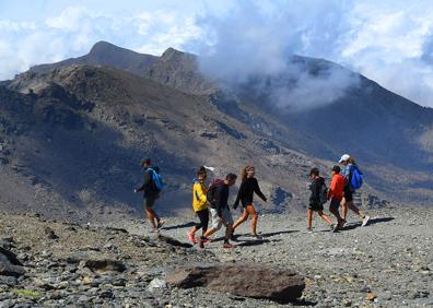 Imagen secundaria 1 - En la cima y sus accesos 