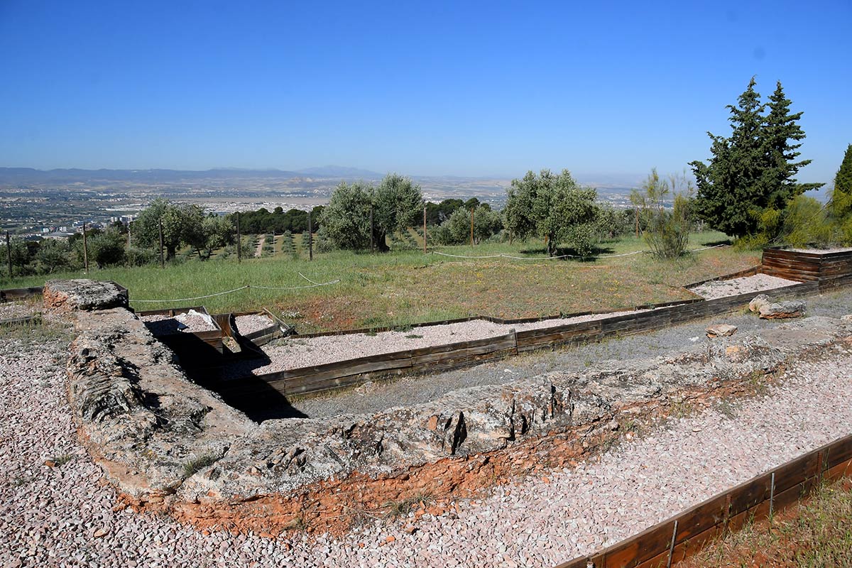 Alberca Rota. Rutas en busca de parajes históricos y paisajísticos en la Dehesa del Generalife, desde la Silla del Moro a la presa Real, senderos y veredas entre aljibes y acequias que conectaron antiguos palacios y almunias 