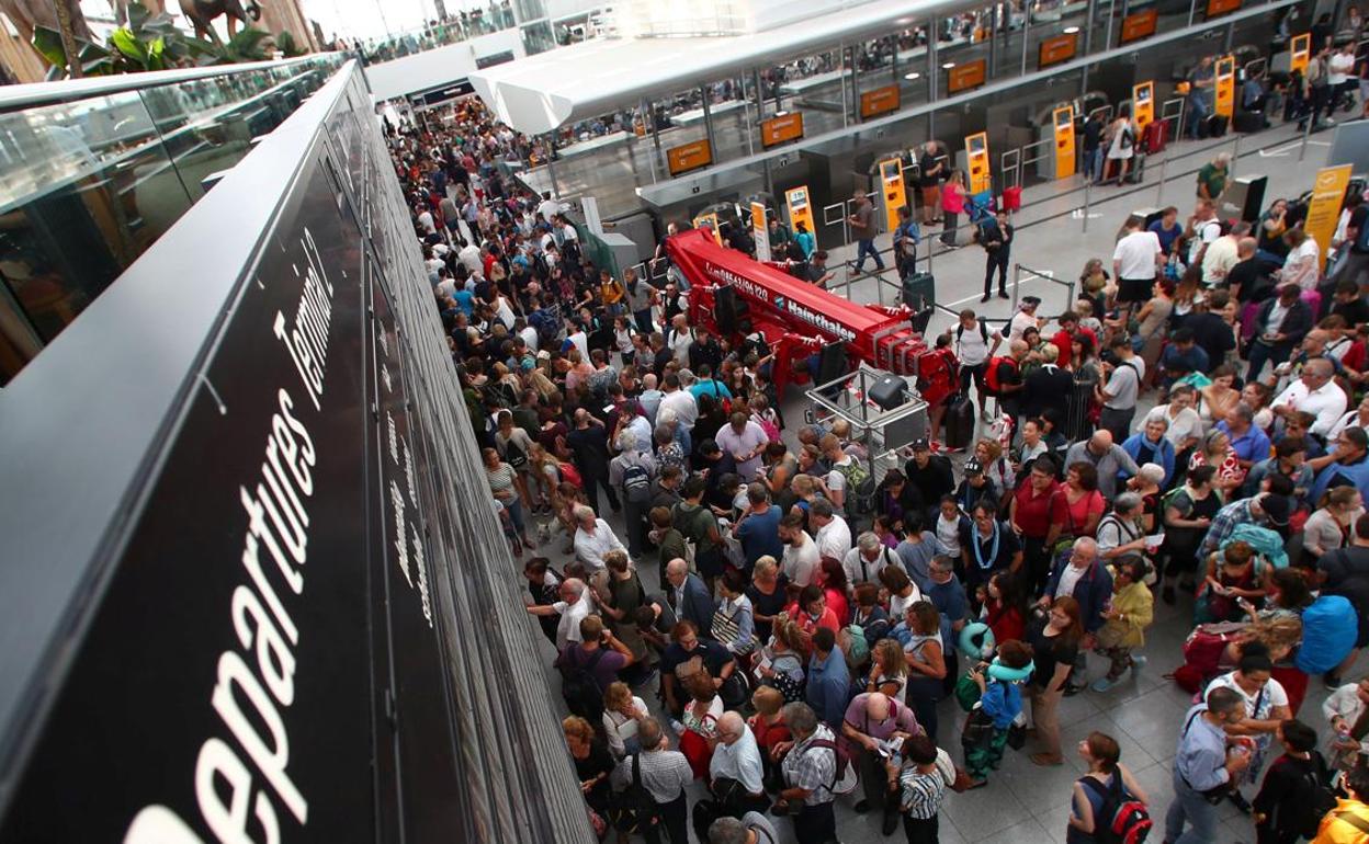 Alerta en el aeropuerto de Munich: un joven español se equivoca de puerta y provoca la cancelación de 130 vuelos