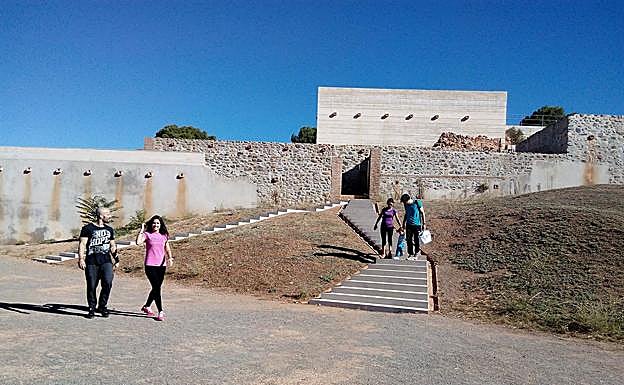 Imagen principal - Silla del Moro; Palacio de Alixares ; Albercones del Generalife 