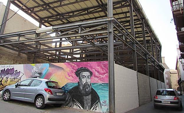 Estructura construida en el solar que ocupara el Palacio de los Uribe. 