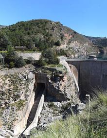 Imagen secundaria 2 - Cola del embalse de Quéntar; Acceso al cauce del Aguas Blancas en la fuente de los Trucheros; Desagüe de la presa de Quéntar 