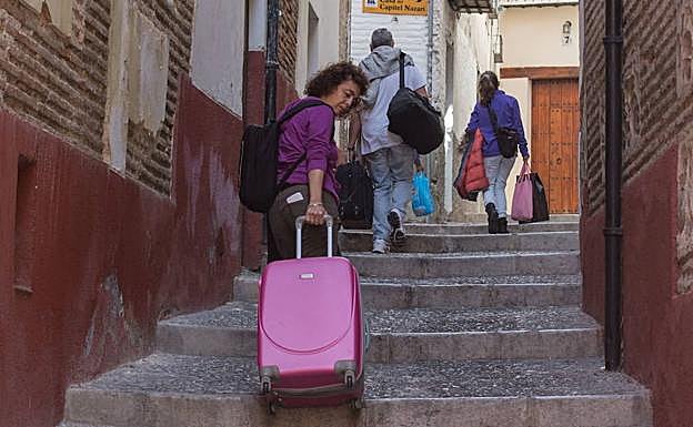 Turistas en la capital nazarí. 
