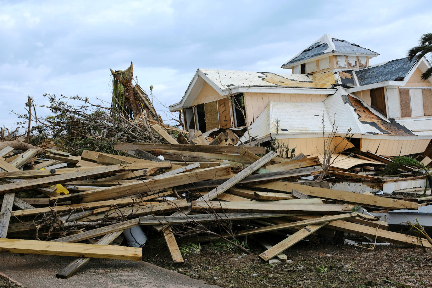 Fotos: Huracán Dorian deja al menos 20 muertos, desvasta Bahamas y hay 70.000 personas necesitan ayuda inmediata