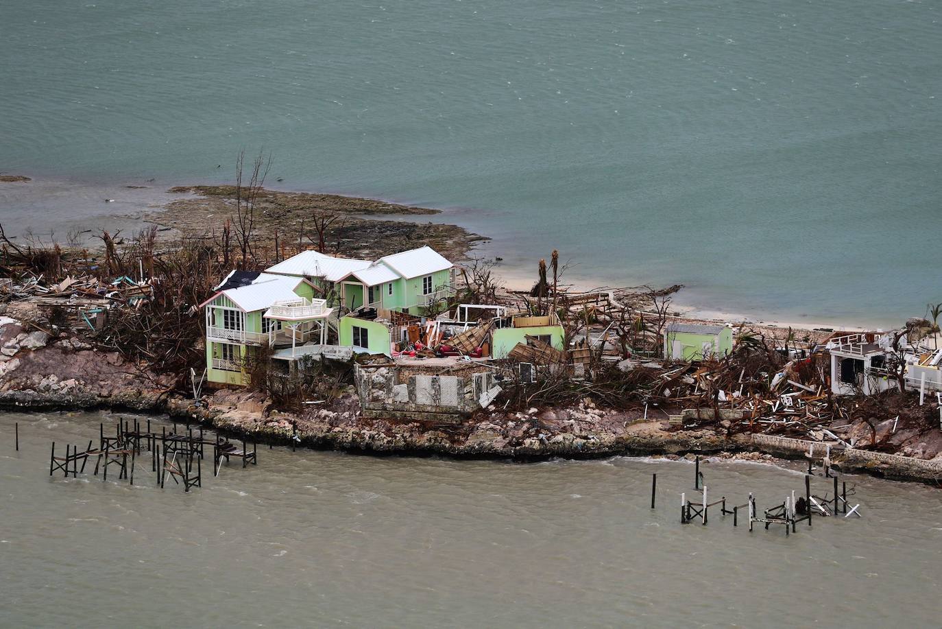 Fotos: Huracán Dorian deja al menos 20 muertos, desvasta Bahamas y hay 70.000 personas necesitan ayuda inmediata