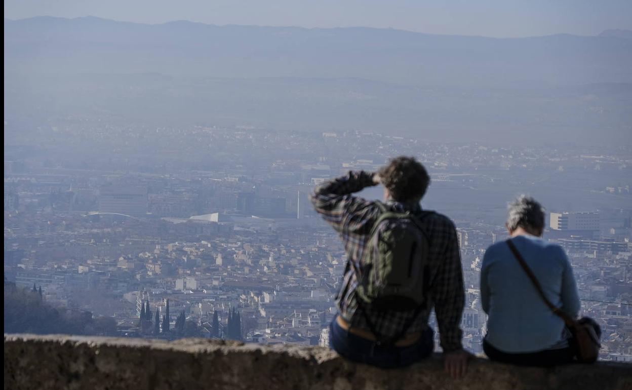 Sucesos en Granada | Dos individuos se hacen pasar por policias para robar en el Albaicín