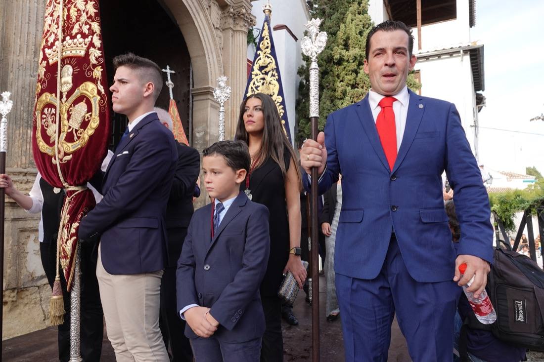 Así ha sido el recorrido de la Virgen de la Aurora por las calles de Granada