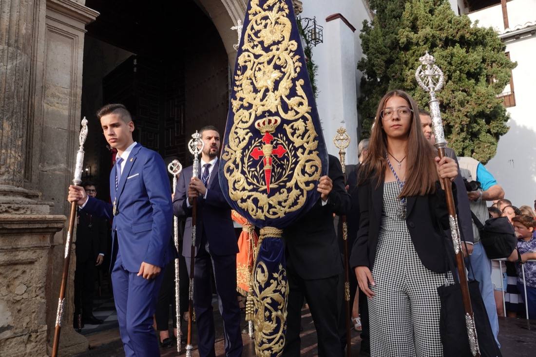 Así ha sido el recorrido de la Virgen de la Aurora por las calles de Granada
