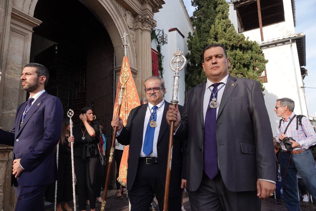 Así ha sido el recorrido de la Virgen de la Aurora por las calles de Granada