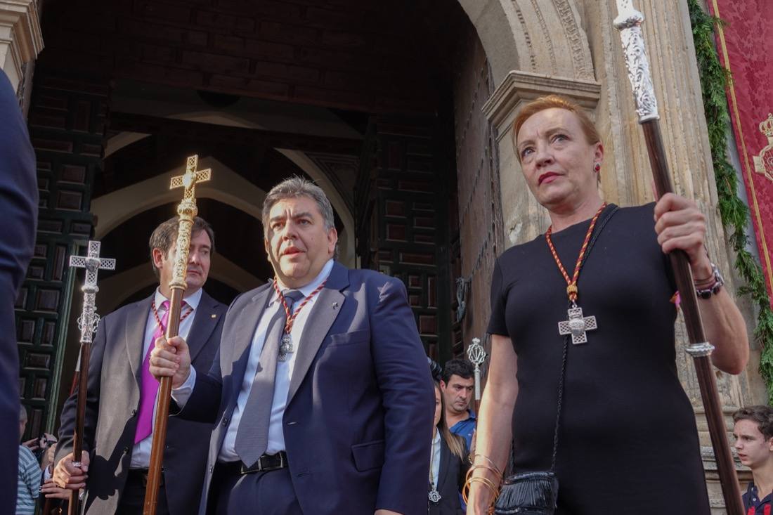 Así ha sido el recorrido de la Virgen de la Aurora por las calles de Granada