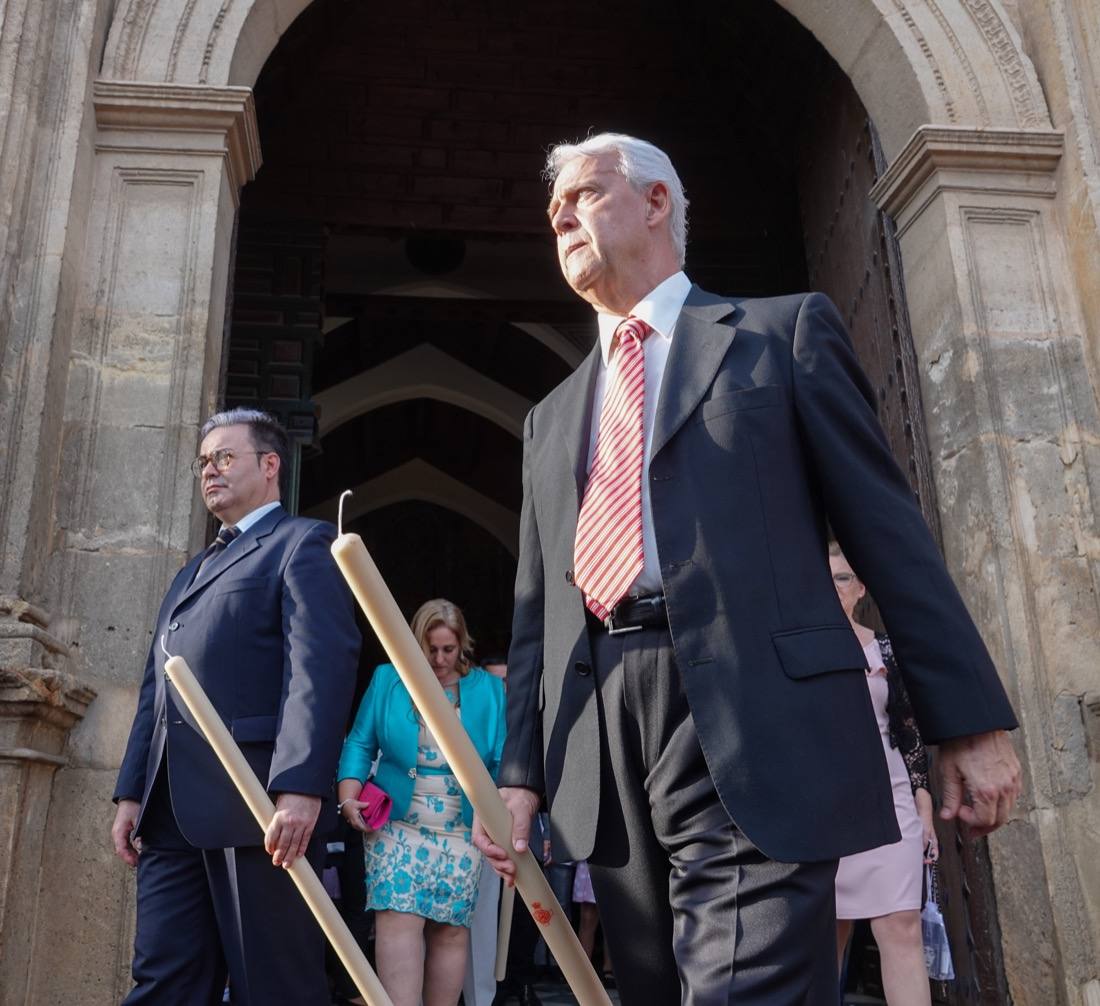 Así ha sido el recorrido de la Virgen de la Aurora por las calles de Granada