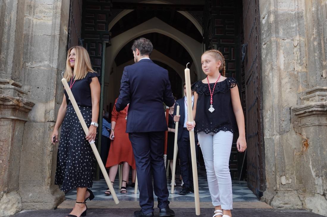 Así ha sido el recorrido de la Virgen de la Aurora por las calles de Granada