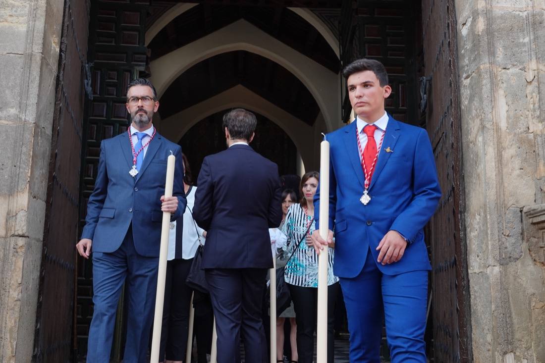 Así ha sido el recorrido de la Virgen de la Aurora por las calles de Granada