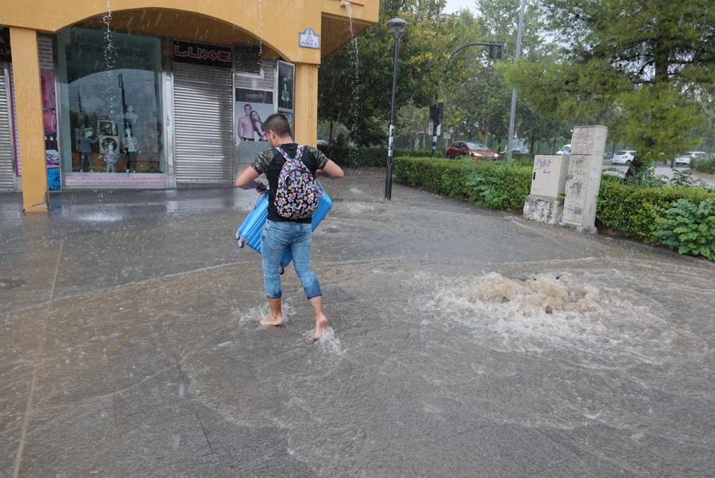 Fotos: Una gran tormenta inunda Granada y deja más de 150 incidencias