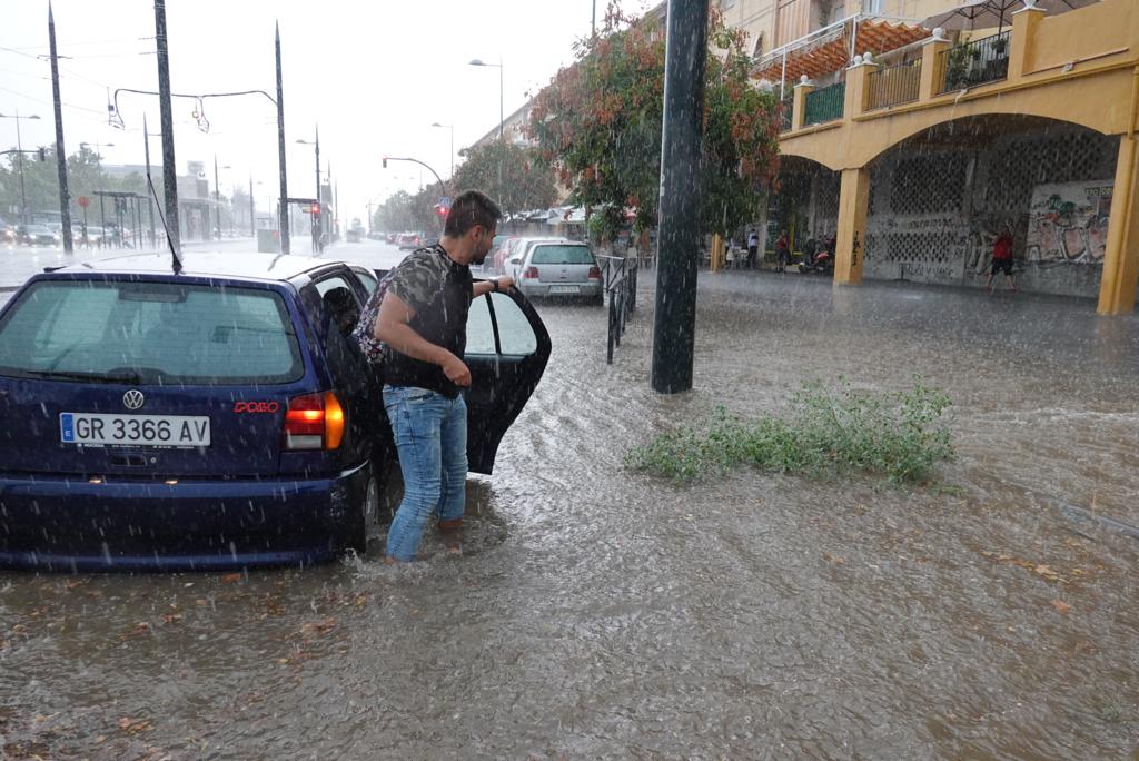 Fotos: Una gran tormenta inunda Granada y deja más de 150 incidencias
