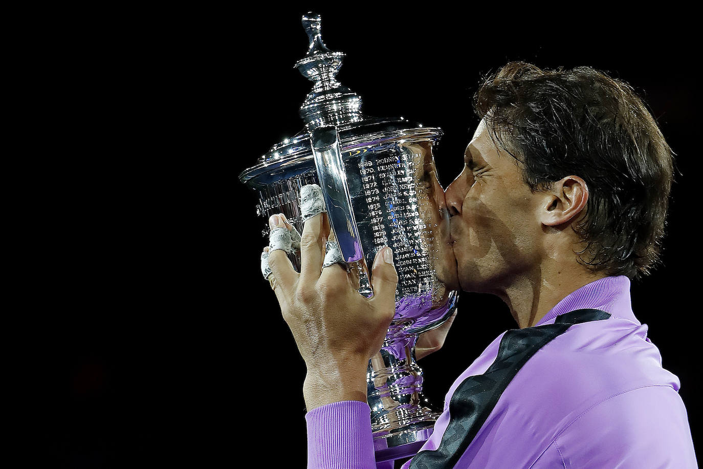 Rafa Nadal celebra su cuarto título del Abierto de Estdos Unidos, que supone su 19ª Grand Slam.